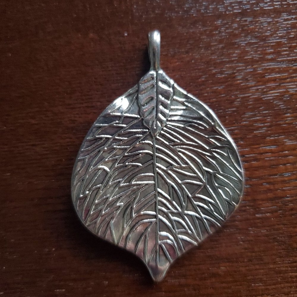 Vintage Silvertone Large Leaf Pendant 2-sided Bold Detailed Design Modernist
